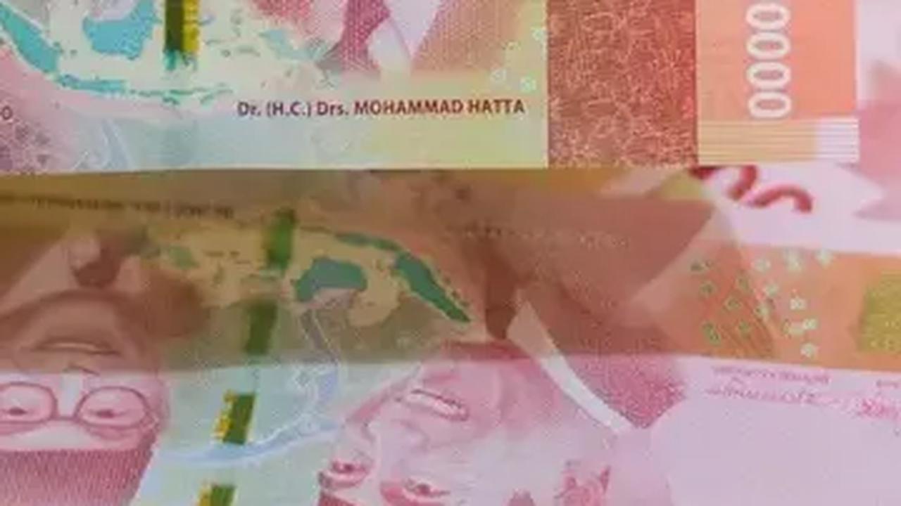 Bahkan, dulu dia harus mengambil uang saku dari orangtuanya melalui PT Pos, sehingga prosesnya pun lama.