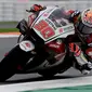 Pembalap LCR Honda, Takaaki Nakagami, menjadi yang tercepat dalam sesi latihan bebas pertama (FP1) MotoGP Valencia yang digelar di Sirkuit Ricardo Tormo, Jumat (13/11/2020) sore WIB. (AFP/Jose Jordan)