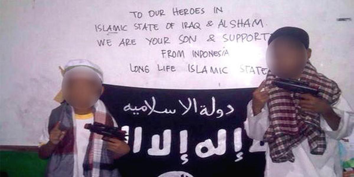 Muncul foto anak-anak Indonesia berpose dukung ISIS