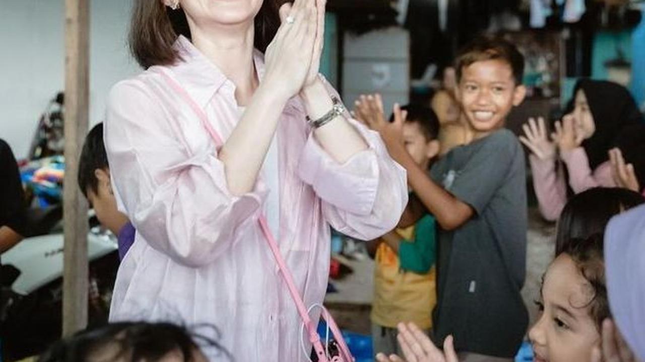 Artis Febby Rastanty Rayakan Ulang Tahun di Kampung Pemulung, Ini Potretnya Membaur Ceria
