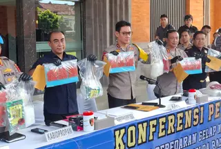 Seorang DJ asal Turki Halil Sener alias H.S (26) ditangkap di Bandara Internasional I Gusti Ngurah Rai setelah kedapatan menyelundupkan 1 kg lebih kokain. (Liputan6.com/Destarita Rahmawati)