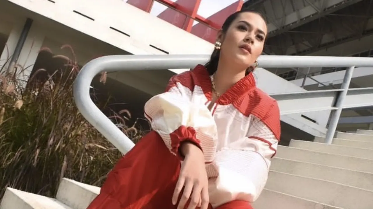 Potret Raisa Kenakan Busana Merah Putih di Acara Pensiun Greysia Polii