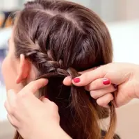 Tutorial gaya rambut simpel. (via: news.sfr.fr)