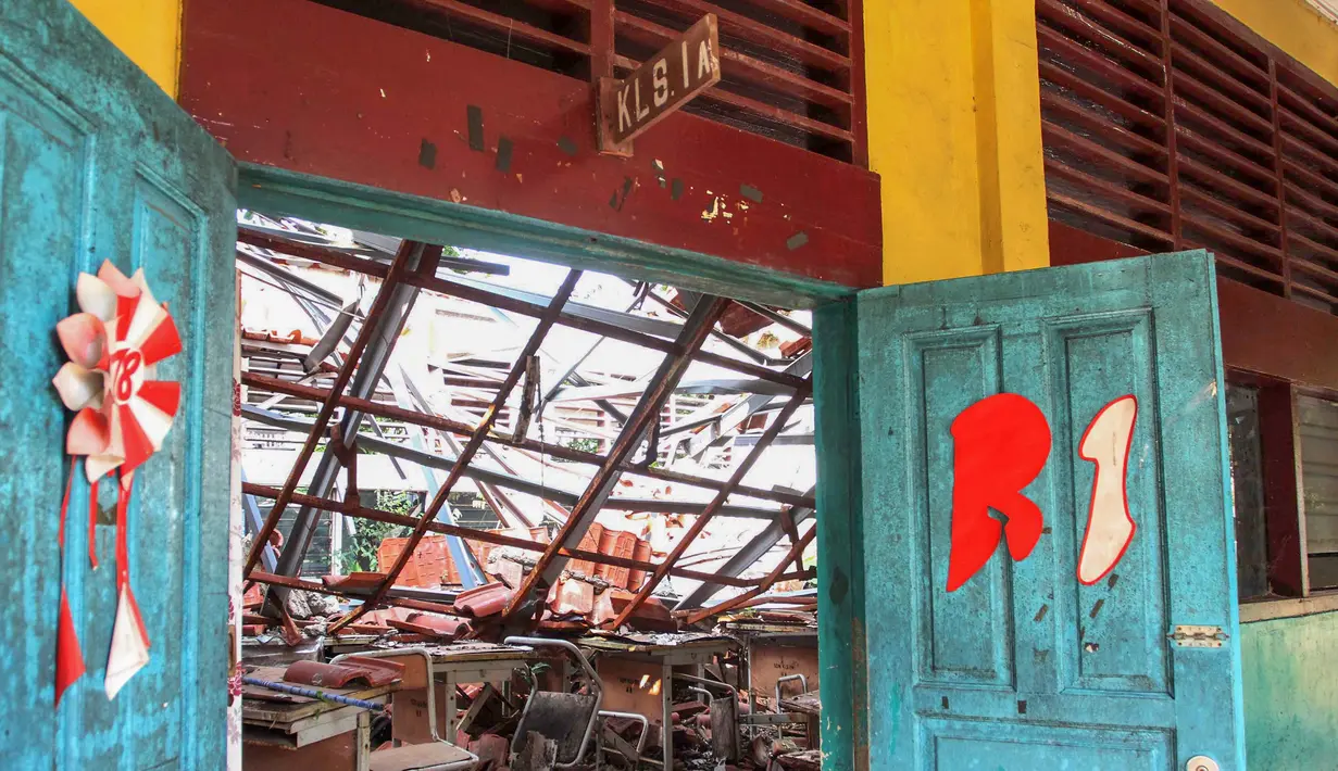 Ruangan kelas yang roboh di SDN Kebayoran Lama Selatan 09 Pagi, Kebayoran Lama, Jakarta Selatan, Selasa (21/07/2026). (KLY/ Arie Basuki)
