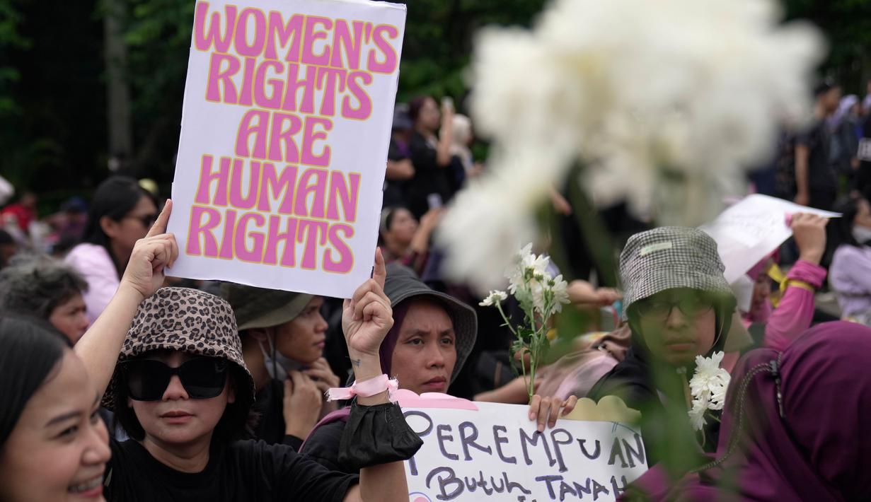 Tujuan peringatan hari perempuan internasional adalah untuk merayakan pencapaian serta mempercepat kesetaraan gender di bidang sosial, ekonomi, budaya, dan politik. (AP Photo/Dita Alangkara)