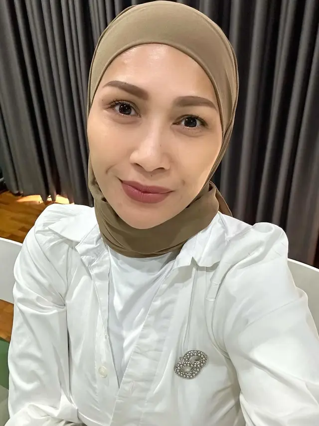 6 Potret Tata Janeeta yang Kerap Tampil Berhijab Usai Lebaran, Banjir Dukungan