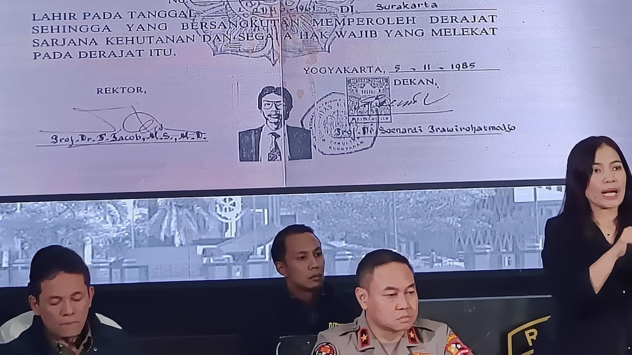Bareskrim perlihatkan ijazah Jokowi
