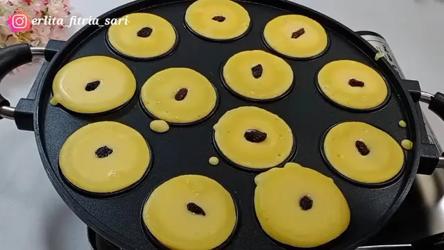 Cara Bikin Kue Lumpur Empuk dan Permukaan Tidak Berlubang, Tak Cukup dengan Saring Adonan