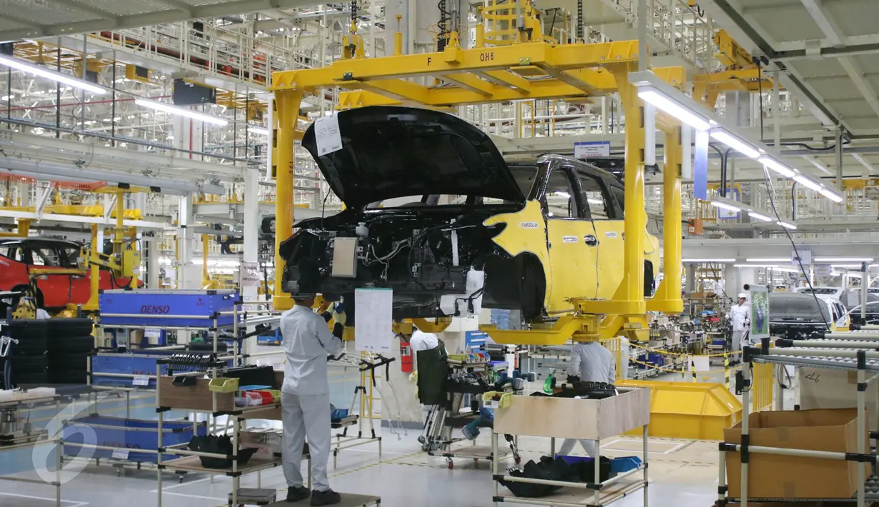 Pabrik dari PT Mitsubishi Motors Krama Yudha Indonesia (MMKI) memiliki kapasitas produksi 160 ribu unit per tahun), Cikarang, Bekasi, Jawa Barat, Selasa (25/4). (Liputan6.com/Angga Yuniar)
