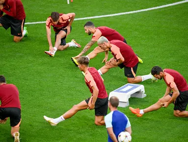 Pemain depan Atletico Madrid menghadiri sesi latihan di Leverkusen, Jerman barat, Senin (12/9/2022). Atletico Madrid akan menantang tuan rumah Bayern Leverkusen dalam lanjutan match day kedua Liga Champions 2022-2023 pada Rabu 14 September 2022 dini hari WIB di Bay Arena. (Photo by SASCHA SCHUERMANN / AFP)