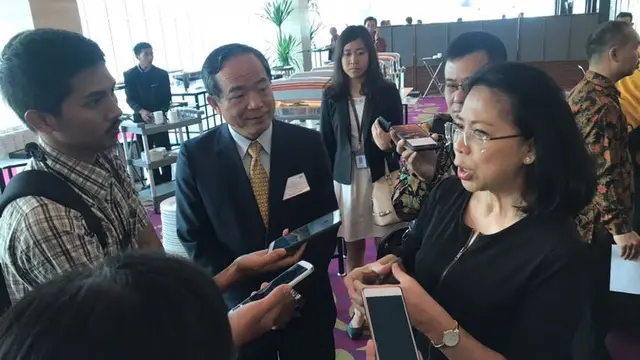 Kepala TETO John Chen (tengah) dan Direktur Pencegahan dan Pengendalian Penyakit Tular Vektor dan Zoonotik Ditjen P2P Kemenkes RI Elizabeth Jane Soepardi (kanan) (Rizki Akbar Hasan / Liputan6.com)