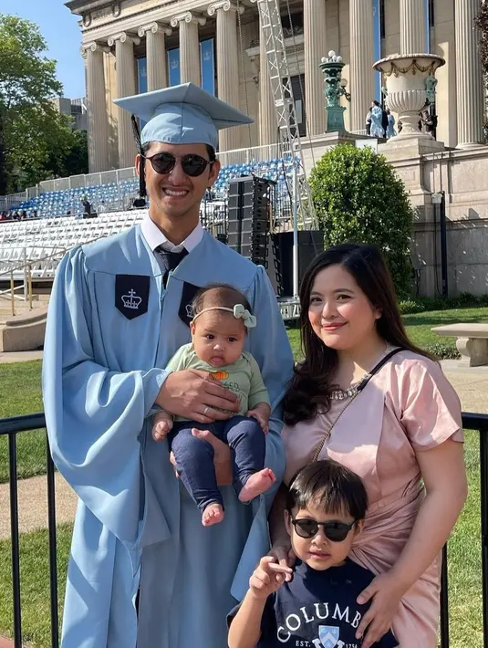 Wajah bahagia pun terpancar dari wajah Randy Bachtiar dan keluarga tercinta. [Instagram/randybachtiar]