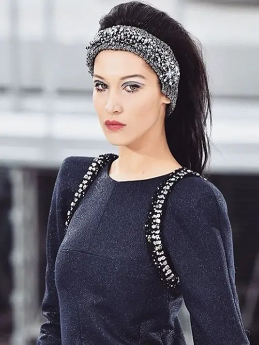 “Ketika berolahraga, aku suka olahraga. Aku berlatih keras dan berolahraga selama kurang lebih dua jam,” tutur Bella Hadid yang dilansir E!Online. (Instagram/bellahadid)