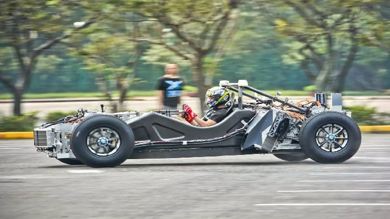 Miss R (foto: Carscoops)
