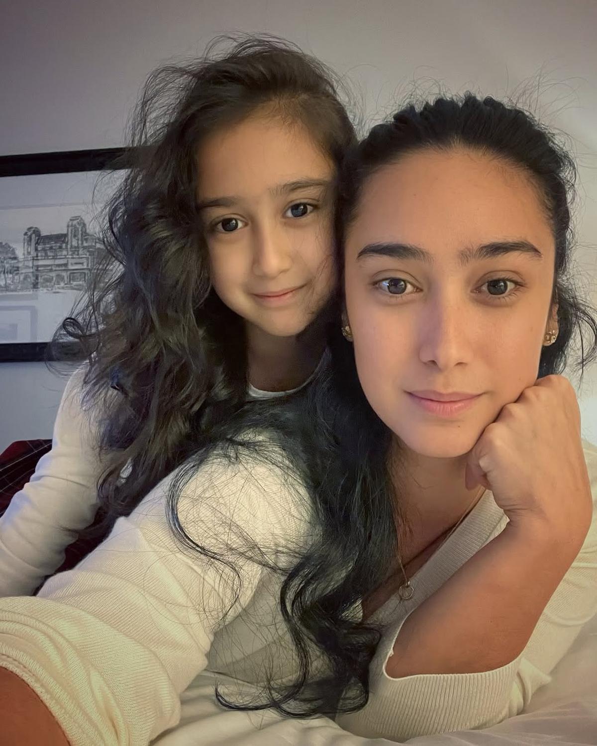 7 Potret Alexandra Gottardo Bareng Anak Perempuannya, Keduanya Punya Paras Mirip