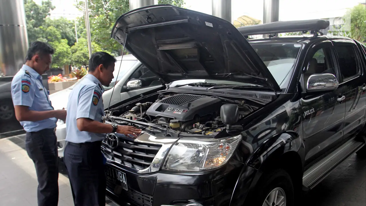 Penyerahan Dua Unit Mobil Sitaan KPK ke Rupbasan Jakarta Utara