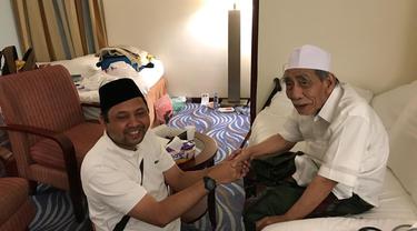 Kiai Maimun Zubair atau Mbah Moen