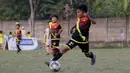 Pemain Java Soccer Academy saat bertanding melawan B24HABS pada laga Indonesia Junior League 2019 di Lapangan Sawangan, Minggu (20/10). Dari liga kelas junior ini diharapkan bisa melahirkan pesepakbola muda berbakat dan berkualitas. (Bola.com/M Iqbal Ichsan)