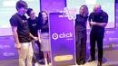 Jajaran Co-founder dan Head Kredivo berbincang dalam acara peluncuran Zero-click checkout di Jakarta, Selasa (20/8/2019). Zero-click merupakan sebuah inovasi Kredivo yang memastikan pengalaman berbelanja lebih cepat dan sederhana yang dioptimalisasi melalui mobile phone. (Liputan6.com/HO/Ading)