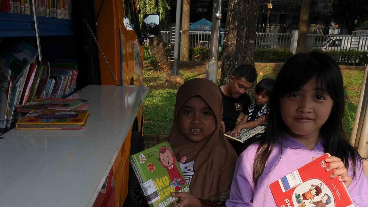 Berdasarkan data Perpustakaan Nasional (Perpusnas), tingkat kegemaran membaca (TGM) masyarakat Indonesia sebesar 63,9 poin pada 2022.
