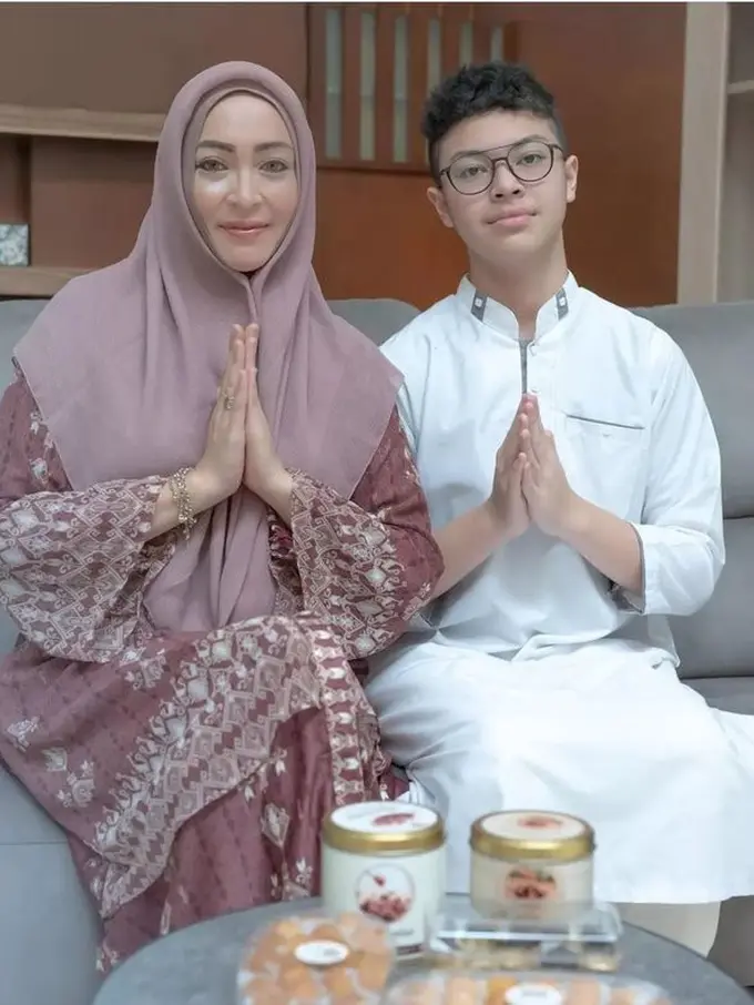 Angelina Sondakh dan Keanu Massaid