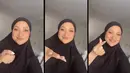 Pemeran Rahma Azhari membagikan penampilan berbeda dari biasanya. Perempuan yang dinikahi aktor Hollywood Paris Chong itu tampil mengenakan hijab. Berikut beberapa potretnya yang membuat adem netizen. [Instagram/raazharita]