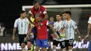 Gelandang Chile, Eduardo Vargas berselebrasi usai mencetak gol ke gawang Argentina pada pertandingan Grup A Copa America 2021 di Stadion Nilton Santos, Brasil, Selasa (15/6/2021). Argentina bermain imbang atas Chile 1-1. (AP Photo/Ricardo Mazalan)