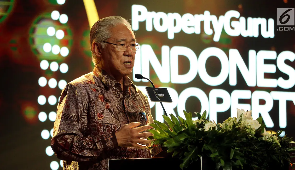 Menteri Perdagangan Enggartiasto Lukita memberikan sambutan saat menghadiri penghargaan PropertyGuru Indonesia Property Awards 2018 di Jakarta, Kamis (20/9). Pada kesempatan ini, terdapat 33 nominasi yang terdiri dari 4 kategori (Liputan6.com/Johan Tallo)