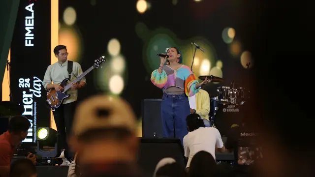 Fimela Day 2024 kembali menjadi sorotan dengan kehadiran salah satu band legendaris Indonesia, Ten2Five, berlangsung pada Jumat (29/11/2024) di Indonesia Convention Exhibition (ICE) BSD, Tangerang (Dok/Fimela.com)