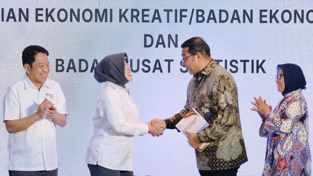 Penyampaian laporan statistik ekonomi kreatif dari Badan Pusat Statistik (BPS) kepada Kementerian Ekonomi Kreatif/Badan Ekonomi Kreatif.
