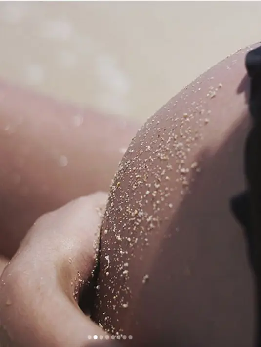 Beragam komentar menghiasi laman komentarnya. Tidak sedikit yang memuji makin cantik dan seksi saat meski dalam kondisi hamil.  Ada juga yang melihat meski hamil tetap langsing. (Instagram/dominiquediyose)