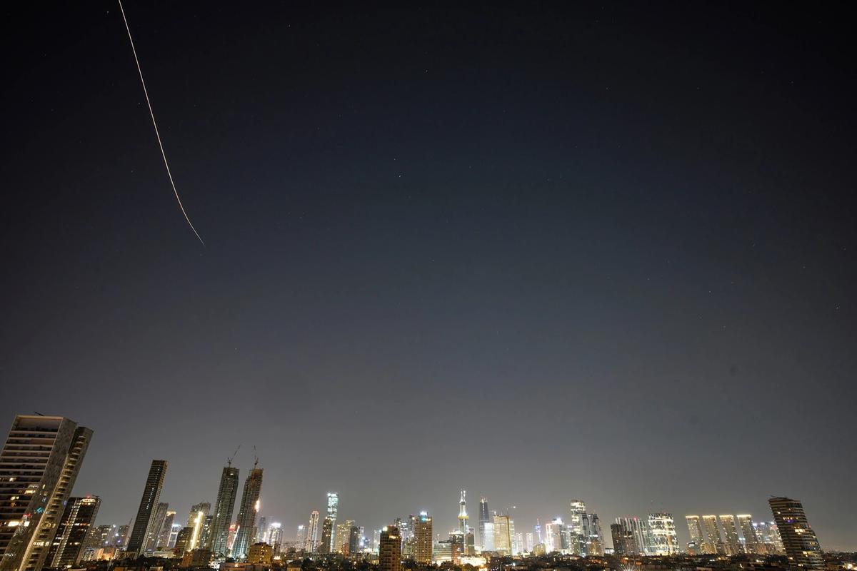 FOTO: Serangan Rudal Iran Kembali Guncang Tel Aviv