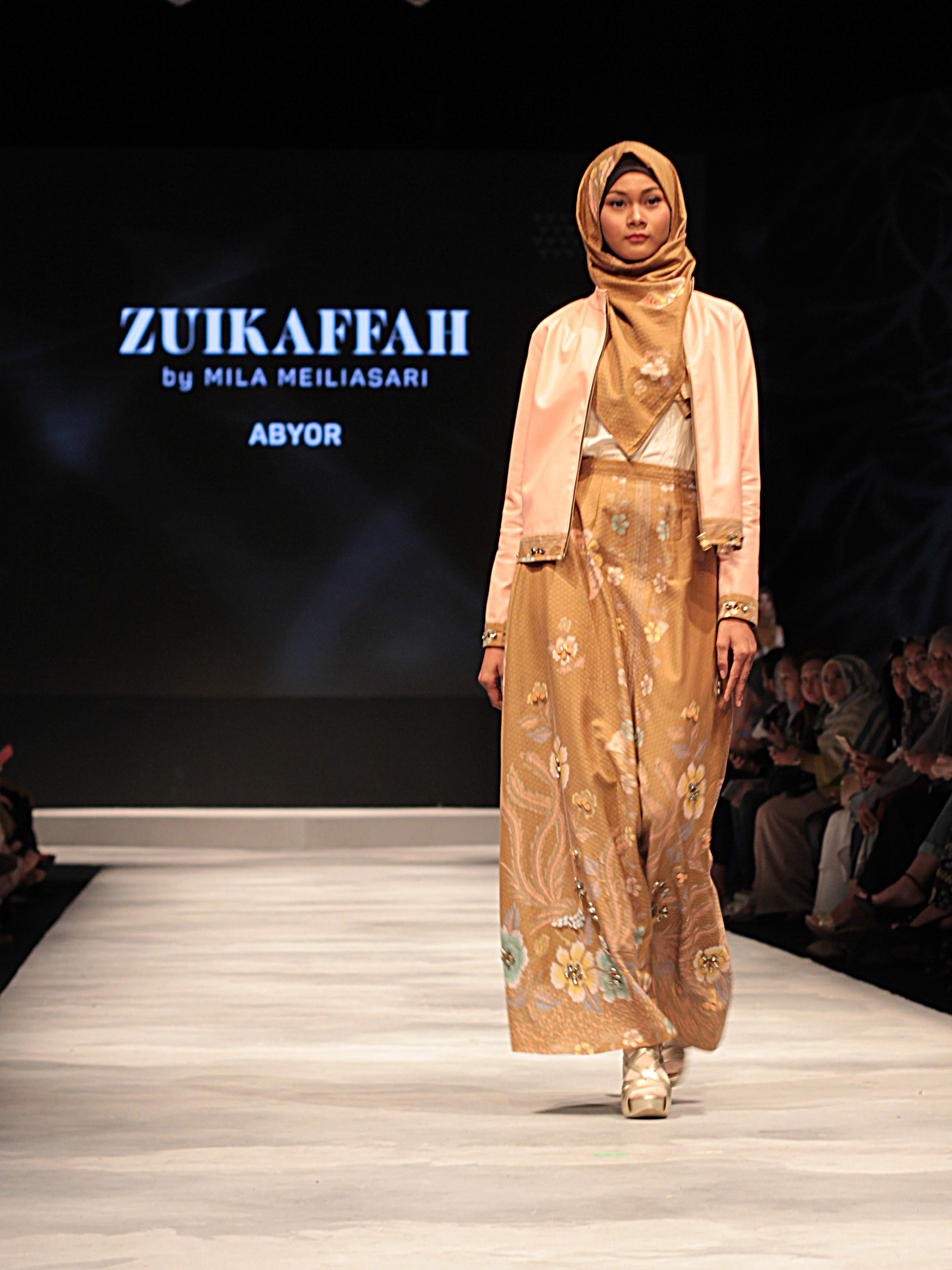Koleksi busana muslim terbaru, Zukaiffah yang mengusung kain nusantara di Muffest 2017 (Foto: Dok. Zukaiffah) 