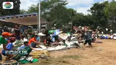 Ratusan penggemar merpati menggelar tradisi totakan doro di Lapangan Kecamatan Sukorambi, Jember, Jawa Timur, Sabtu, 2  September 2017.