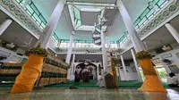 Potret bentuk atap Masjid Pusaka Banua Lawas di Kabupaten Tabalong, Provinsi Kalimantan Selatan. (dok. kebudayaan.kemdikbud.go.id)