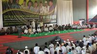 Warga Cirebon juga menggelar aksi damai dengan melakukan doa dan istighosah.