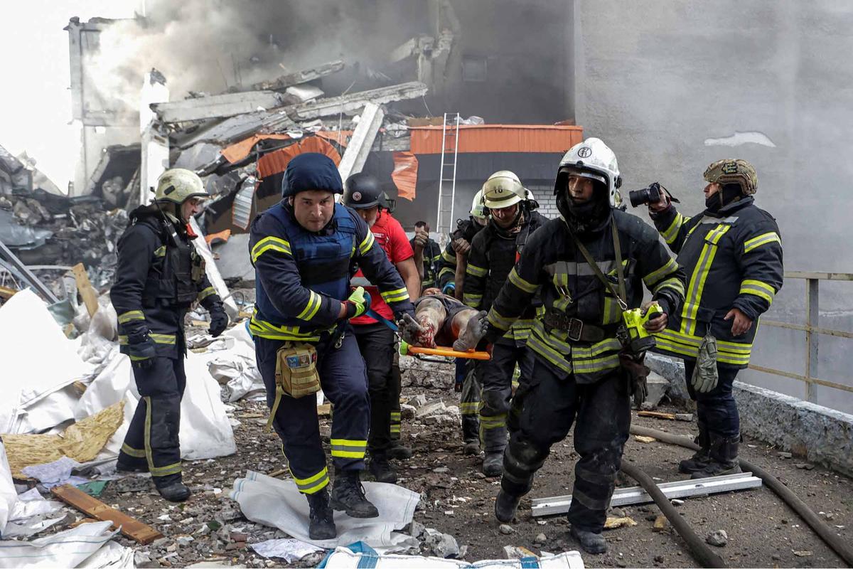 FOTO: Serangan Rusia di Kota Kharkiv Ukraina, Sedikitnya Lima Orang tewas