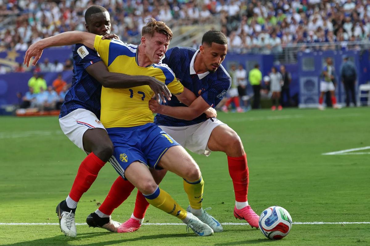 FOTO: Mbappe Bersinar Saat Prancis Libas Swedia