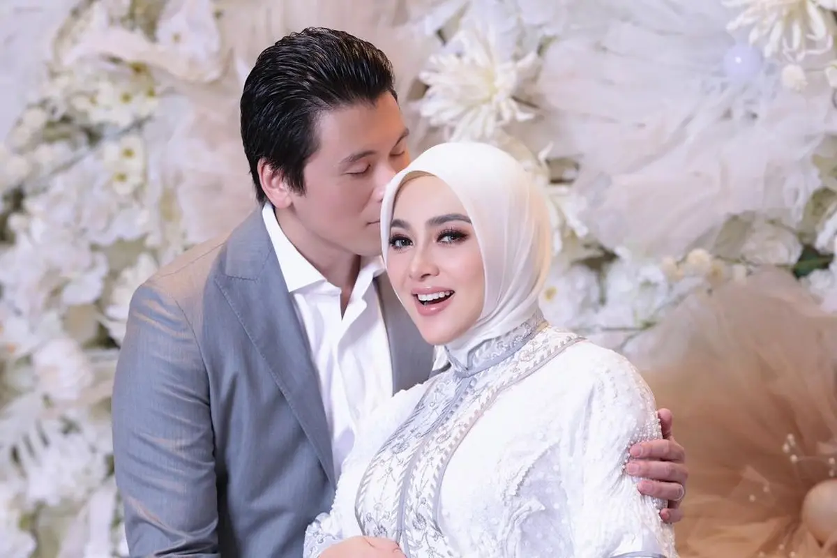 Syahrini dan Reino Barack