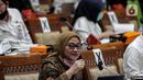 Menteri Ketenagakerjaan Ida Fauziyah mengikuti rapat kerja dengan Komisi IX DPR di Kompleks Parlemen, Senayan, Jakarta, Rabu (8/7/2020). Rapat tersebut membahas mengenai perlindungan Pemerintah terhadap ketahanan struktur ketenagakerjaan saat Pandemi Covid-19. (Liputan6.com/Johan Tallo)