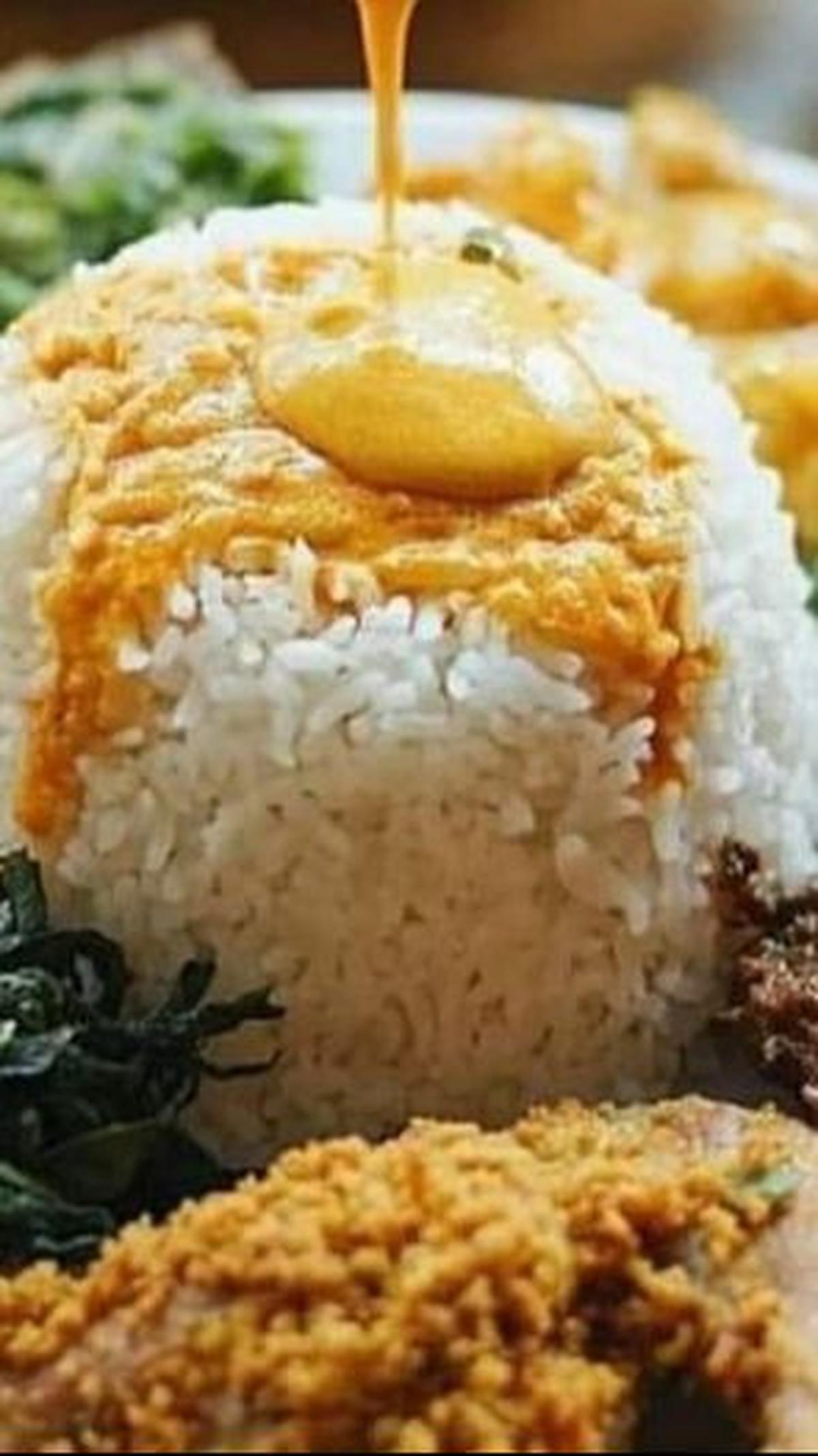 Jadi, saat Anda mencicipi Nasi Padang atau Nasi Kapau, Anda dapat lebih menghargai setiap detail yang membuat hidangan tersebut berbeda dan istimewa.