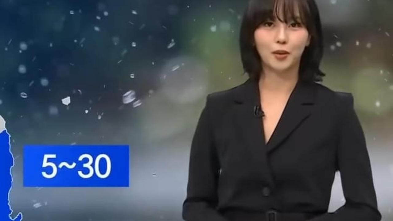 Setelah Park Bo Gum, Kini Giliran Kim So Hyun Ikut-Ikutan Jadi News Anchor di TV Korea