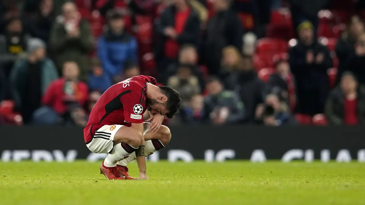 Foto: Raut Kecewa Para Pemain MU usai Disingkirkan Bayern Munchen dari Liga Champions