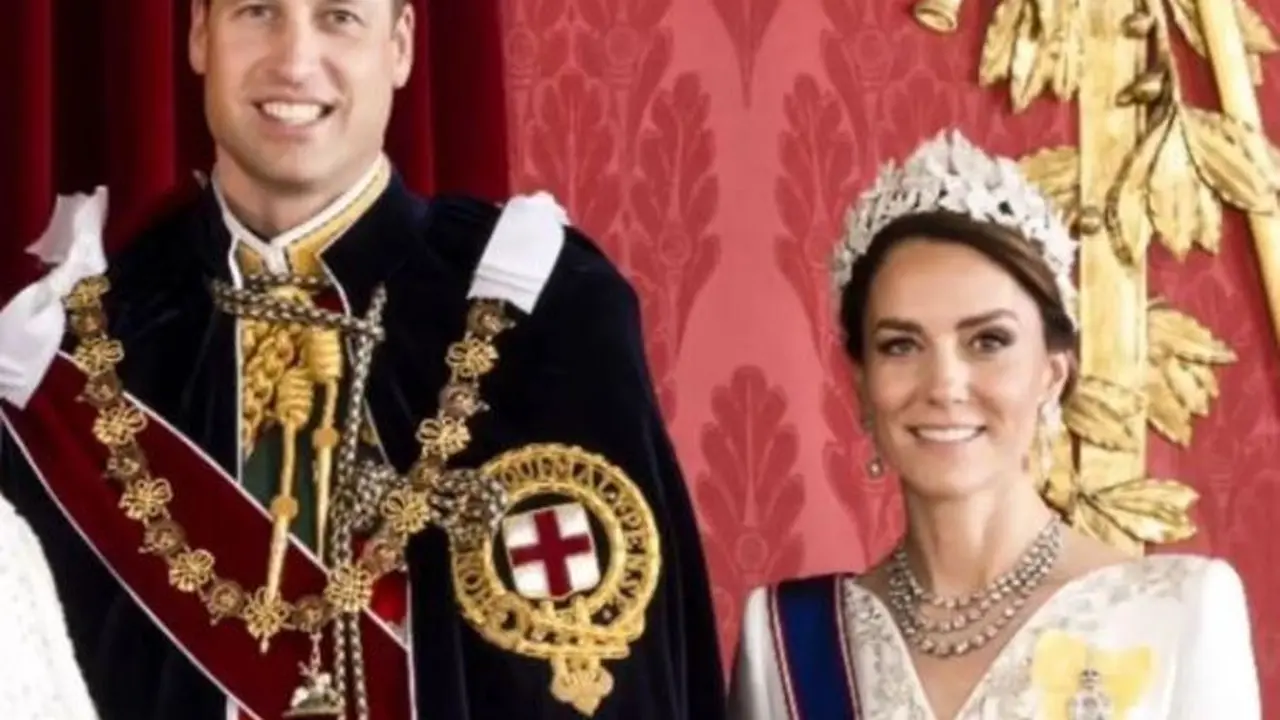 Lepas Jubah Saat Pemotretan Resmi Penobatan Raja Charles III, Kate Middleton Disebut Pakai Gaun Lama
