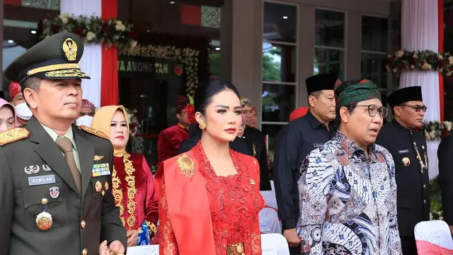 Krisdayanti berkebaya merah (Instagram/krisdayantilemos)