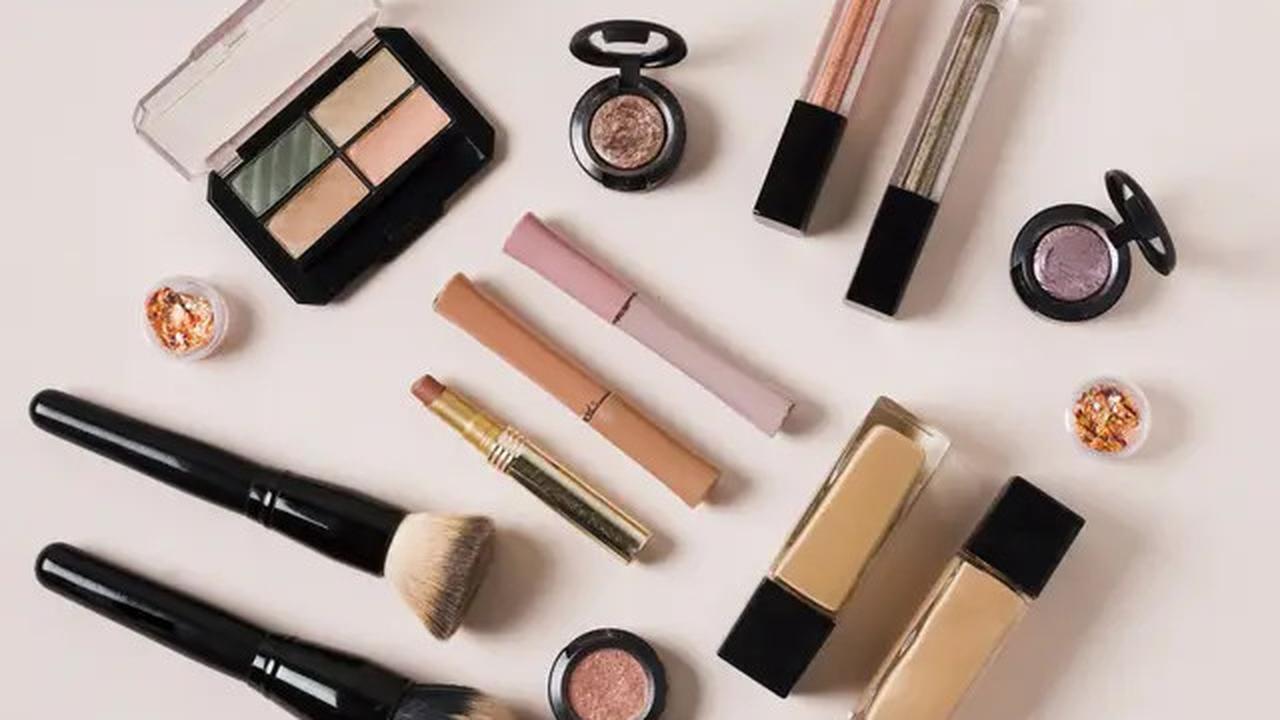 Tak Perlu Khawatir Lagi dengan Cara Jitu Menjaga Makeup Tetap Tahan Lama saat Pakai Kacamata