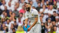 Pemain Real Madrid, Rodrygo melakukan selebrasi usai mencetak gol tendangan penalti pada pertandingan sepak bola La Liga melawan FC Barcelona di Madrid, Spanyol, Minggu (16/10/2022). Real Madrid unggul sejak menit ke-12 lewat sontekan Karim Benzema usai memanfaatkan bola muntah hasil tembakan Vinicius Junior yang sempat diblok kiper Barcelona. (AP Photo/Bernat Armangue)