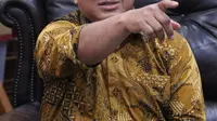 Ketua KPU RI, Arief Budiman saat menerima audiensi perwakilan Asosiasi Pengajar Hukum Tata Negara di Jakarta, Selasa (27/11). Pertemuan untuk menindaklanjuti putusan MK, MA dan PTUN. (Liputan6.com/Helmi Fithriansyah)