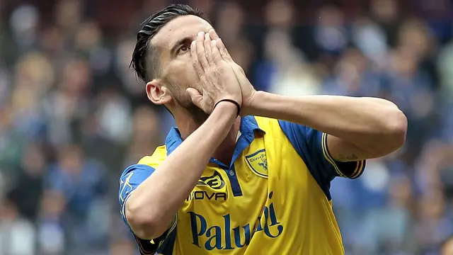 Spolli dengan Sigap Selamatkan Bola dari Eks Striker  Juventus