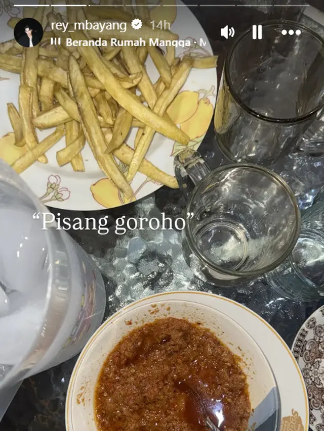 6 Potret Kegiatan Rey Mbayang di Kampung Halaman, Mudik Lebaran Bareng Anak dan Istri